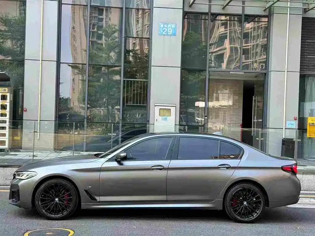 BMW 5 Series — миниатюра 2