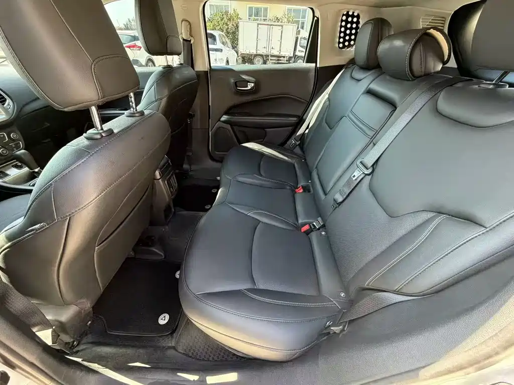 Jeep Compass — миниатюра 7