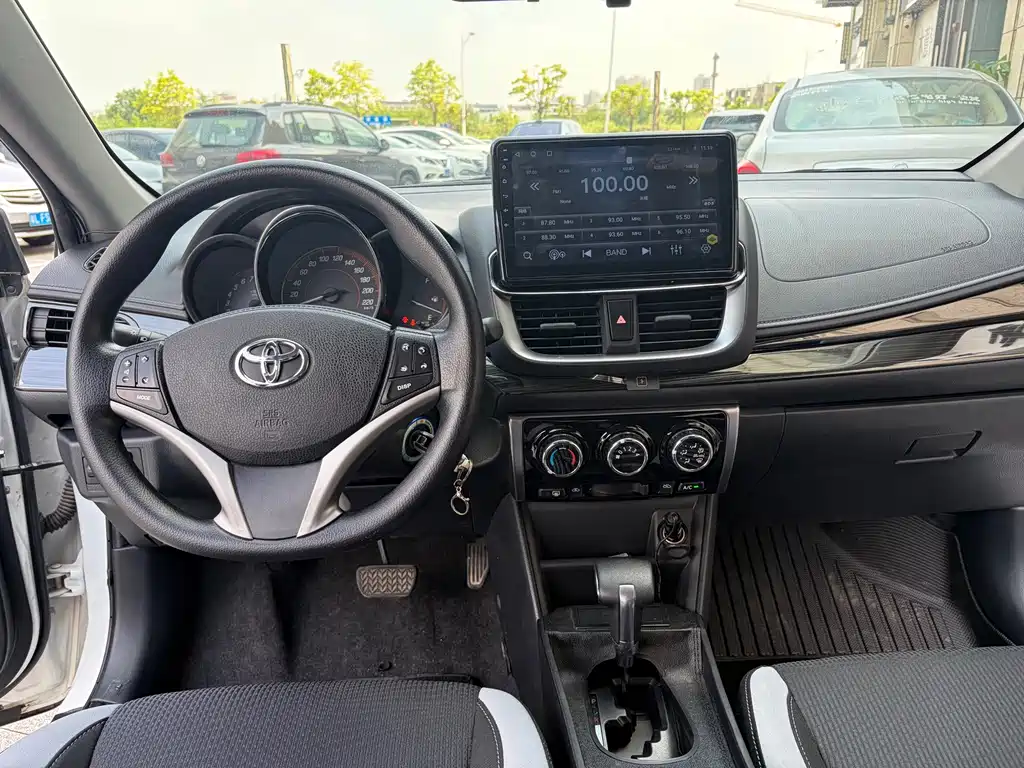 Toyota Yaris L — миниатюра 6