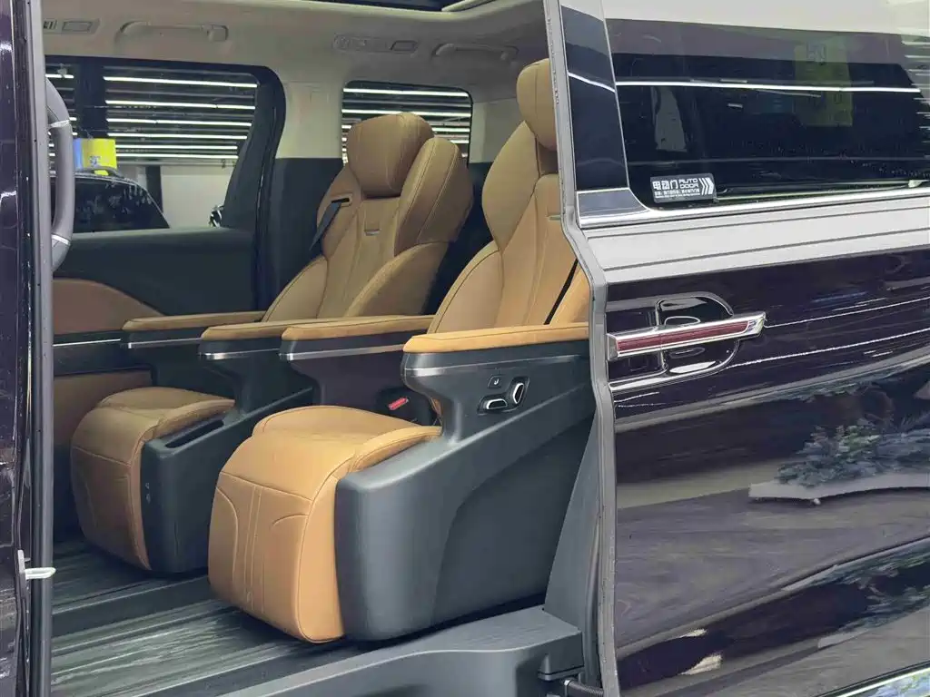 Hongqi HQ9 PHEV 2024 2.0T