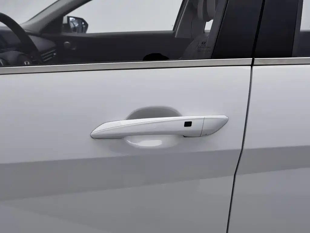 Hyundai Elantra — миниатюра 18