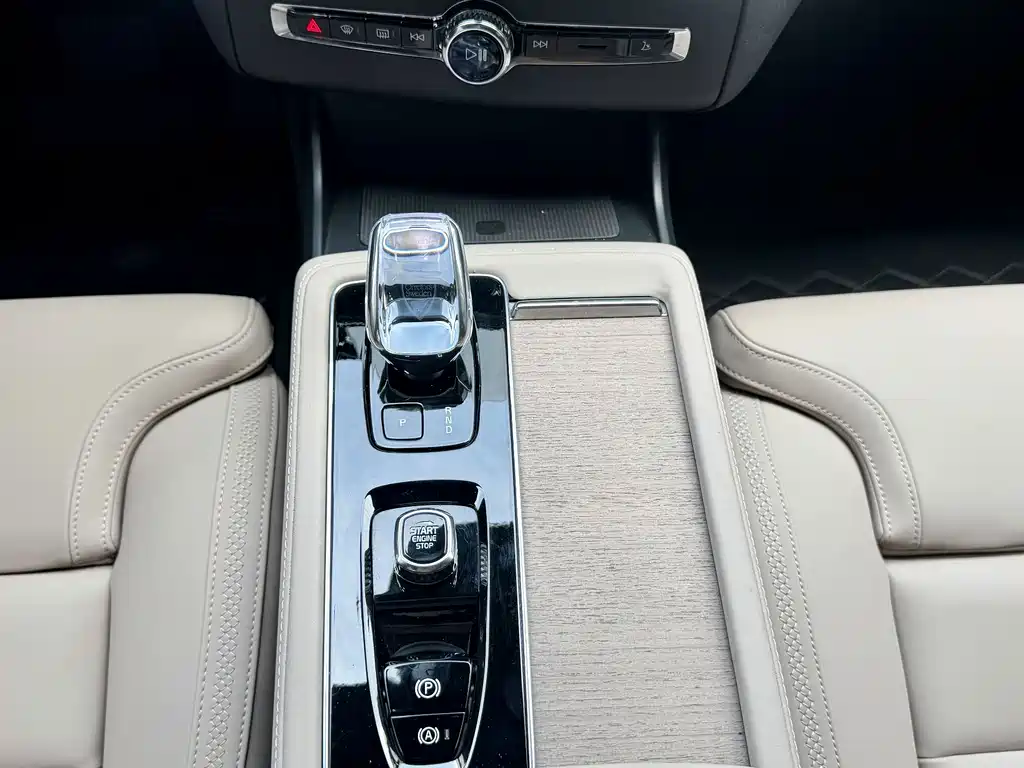 Volvo XC90 2025 B6 Luxury 6 мест