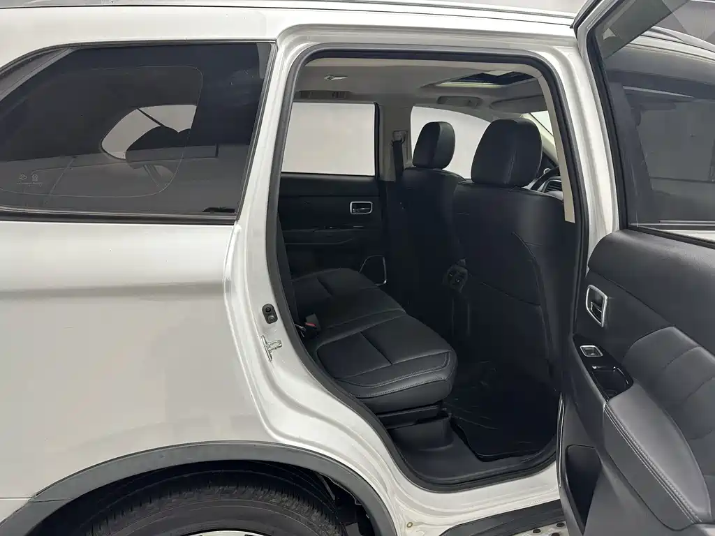 Mitsubishi Outlander — миниатюра 11