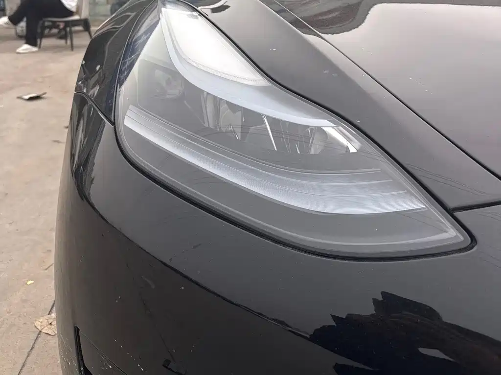 Tesla Model 3 — миниатюра 5