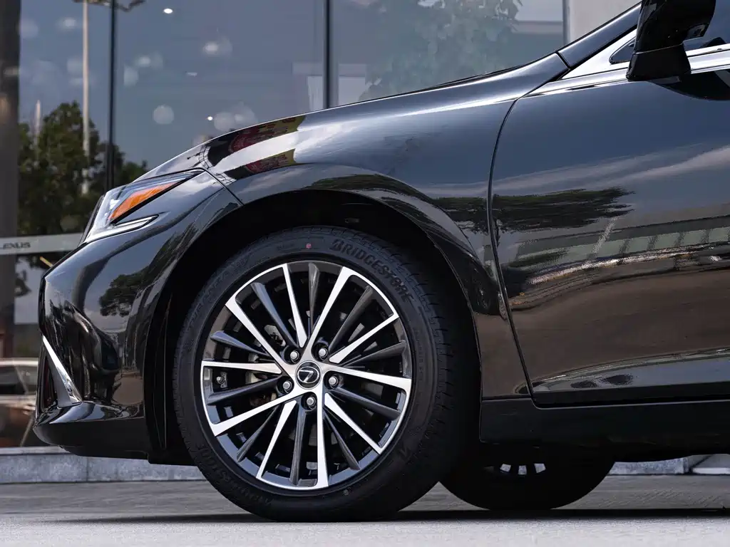Lexus ES — миниатюра 8