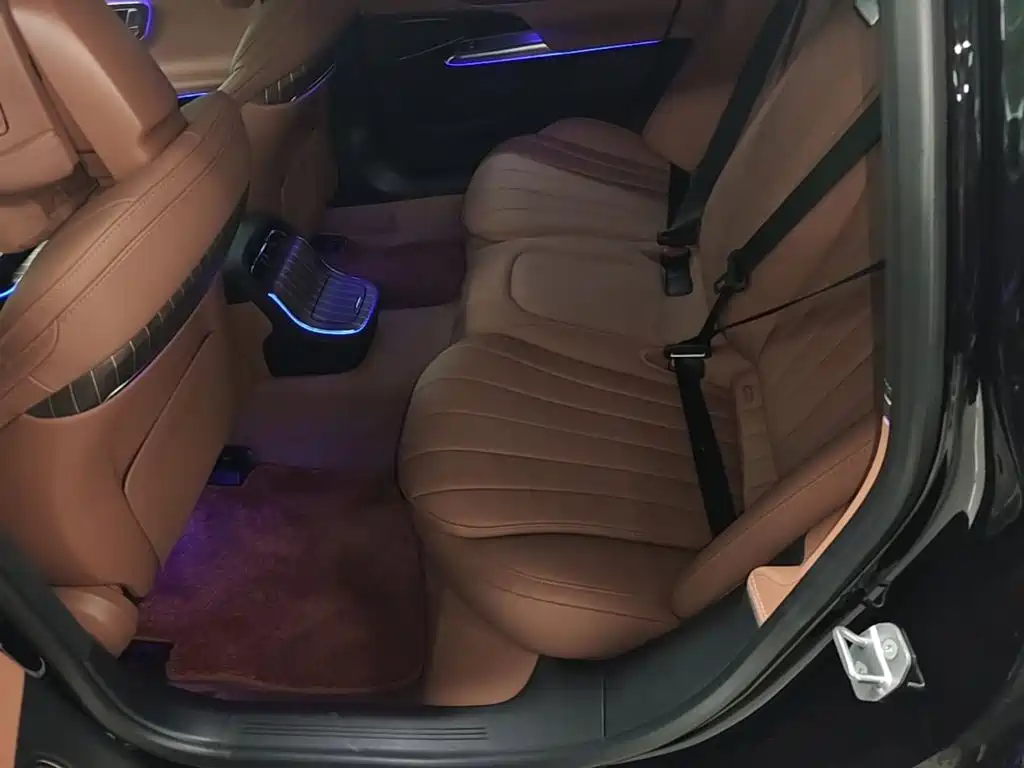 Mercedes-Benz E-Class — миниатюра 17