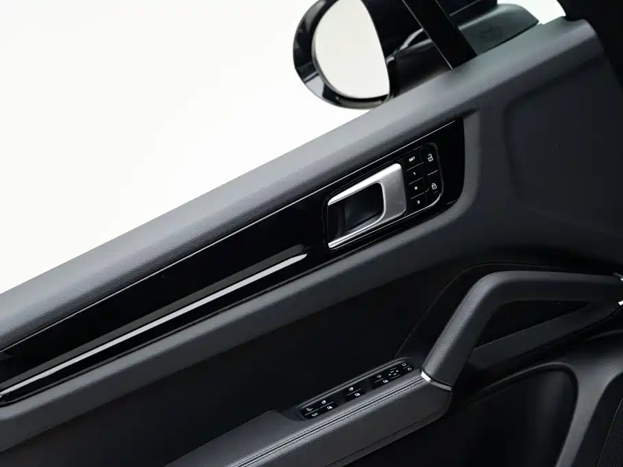 Porsche Cayenne Hybrid — миниатюра 18