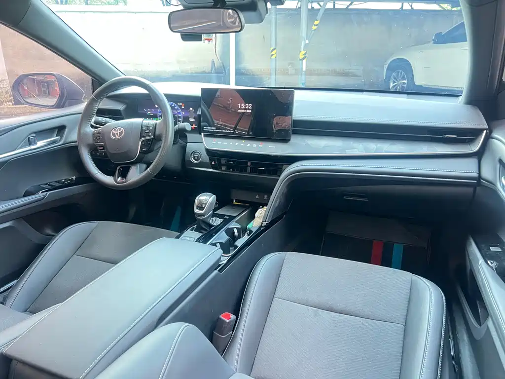 Toyota Camry — миниатюра 23