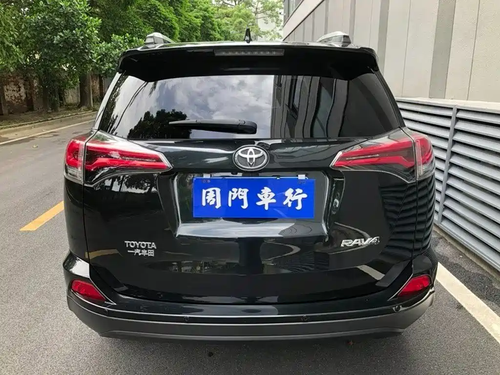 Toyota RAV4 — миниатюра 15