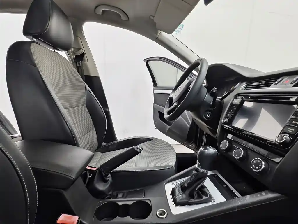 Skoda Octavia 1.6L Auto Innovation Edition, фото 14