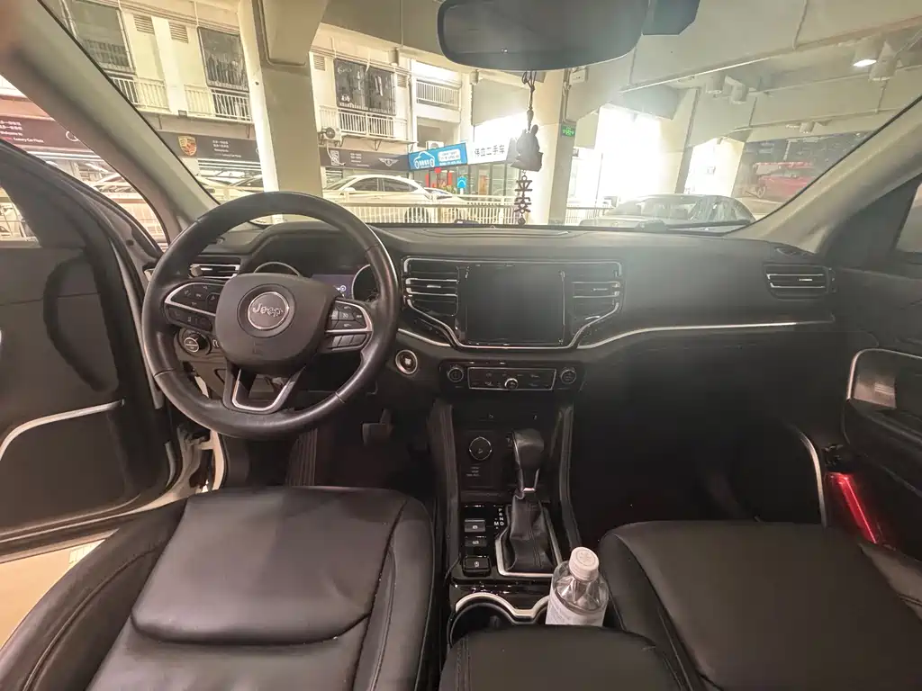 Jeep Grand Commander — миниатюра 8