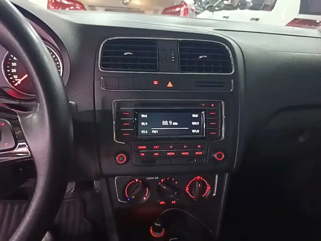 Volkswagen Polo — миниатюра 13