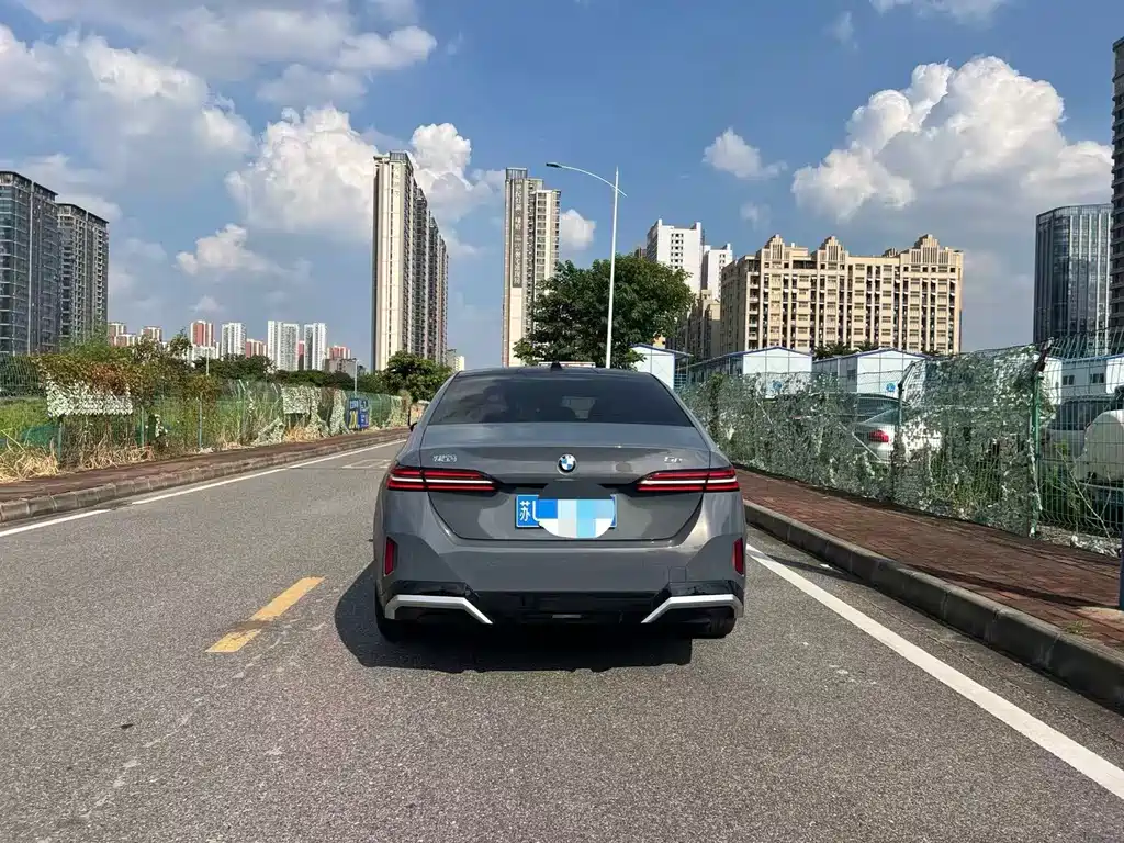 BMW 5 Series — миниатюра 4