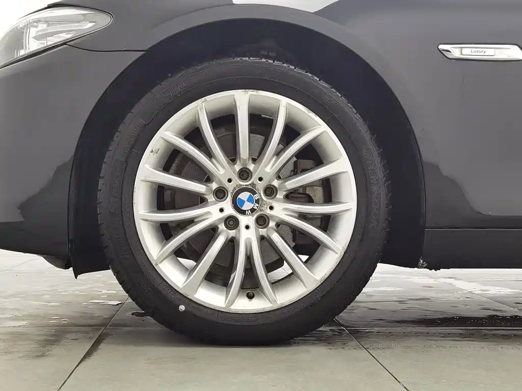 BMW 5 Series — миниатюра 17