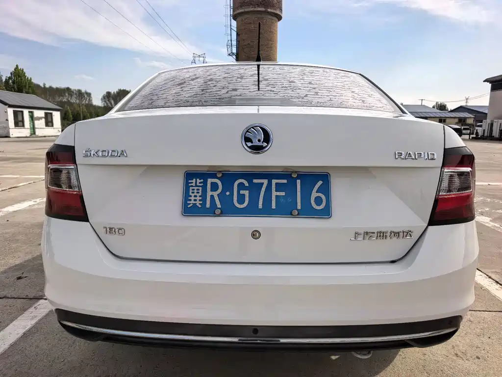 Skoda Rapid — миниатюра 5