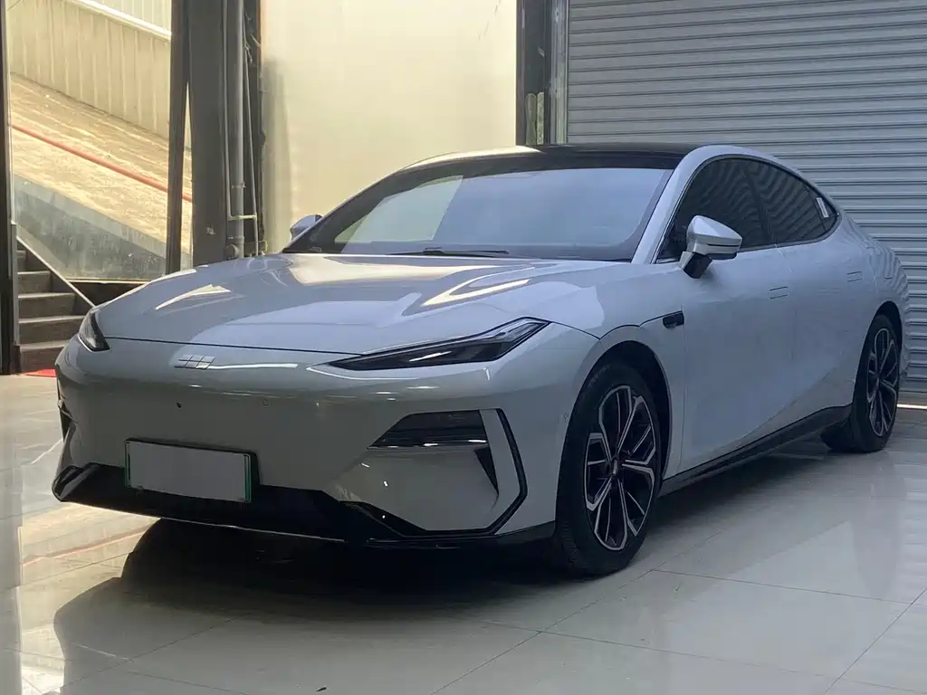 Geely Galaxy E8 2025 700km Voyage Smart Drive Edition