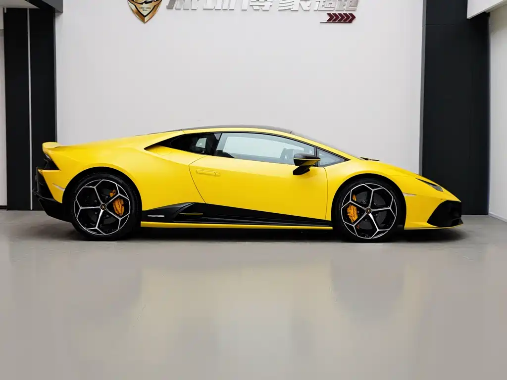 LAMBORGHINI HURACÁN