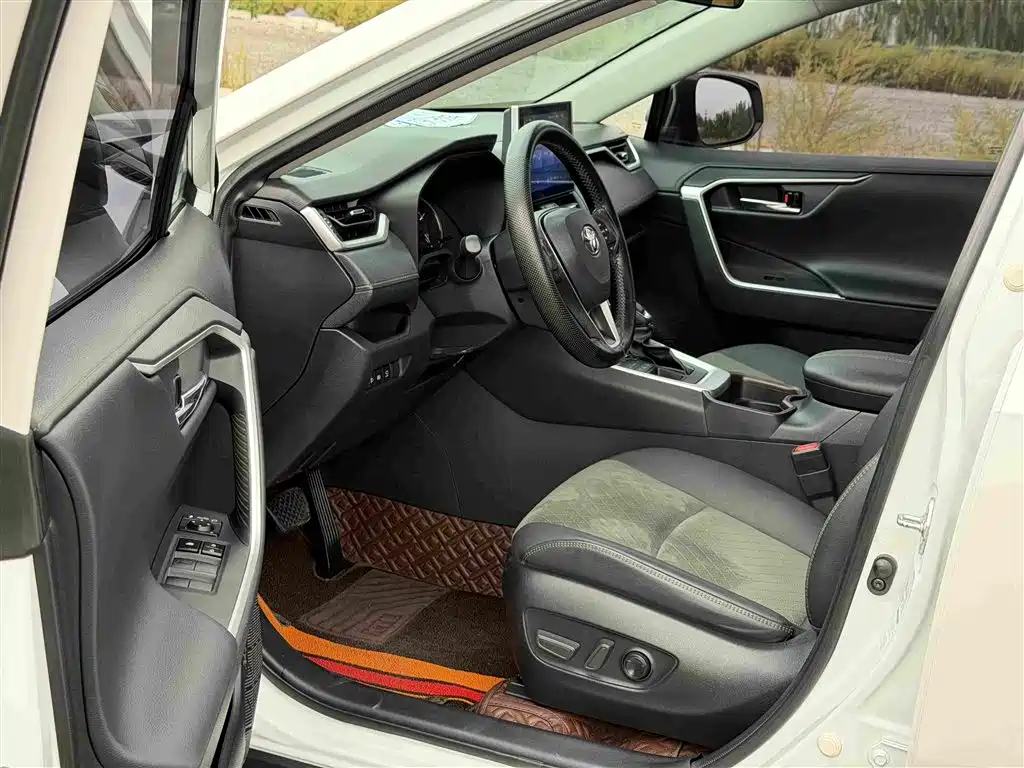 Toyota RAV4 — миниатюра 7