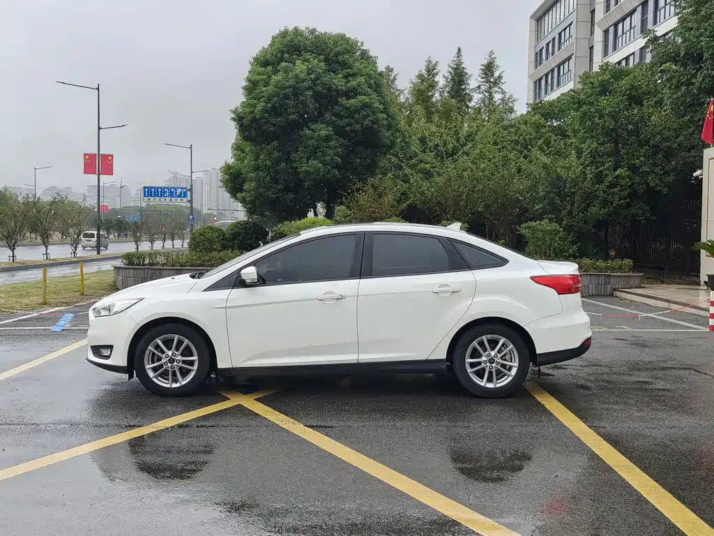 Ford Focus — миниатюра 7