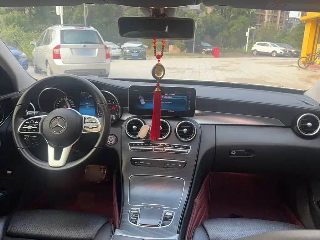 Mercedes-Benz C-Class — миниатюра 11
