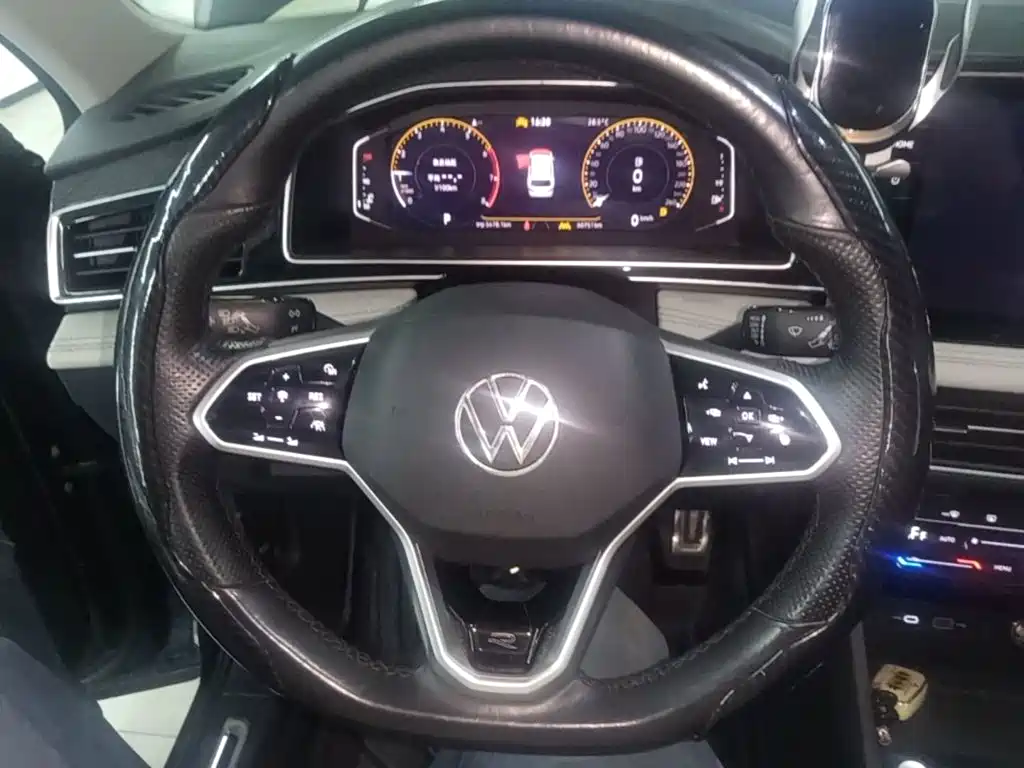 Volkswagen Tiguan L — миниатюра 11