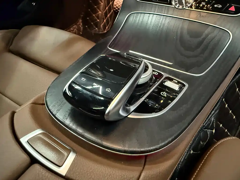 Mercedes-Benz E-Class — миниатюра 18
