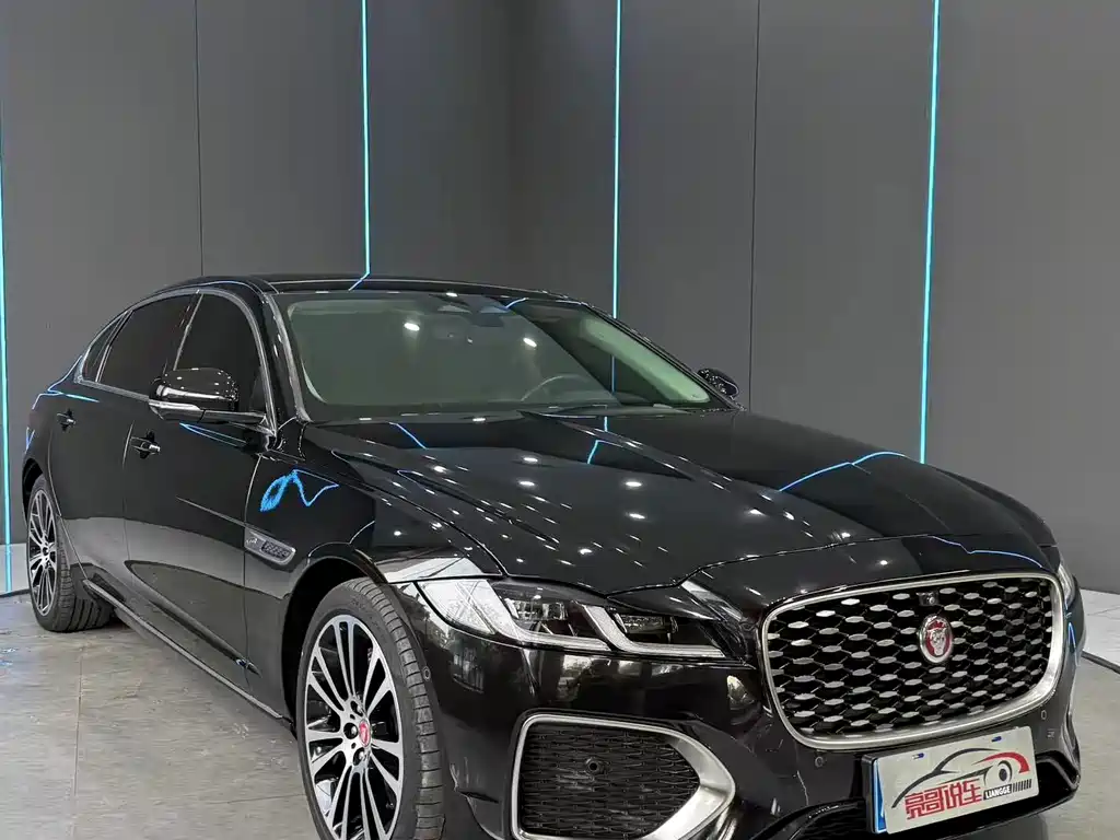 Jaguar XFL — миниатюра 3