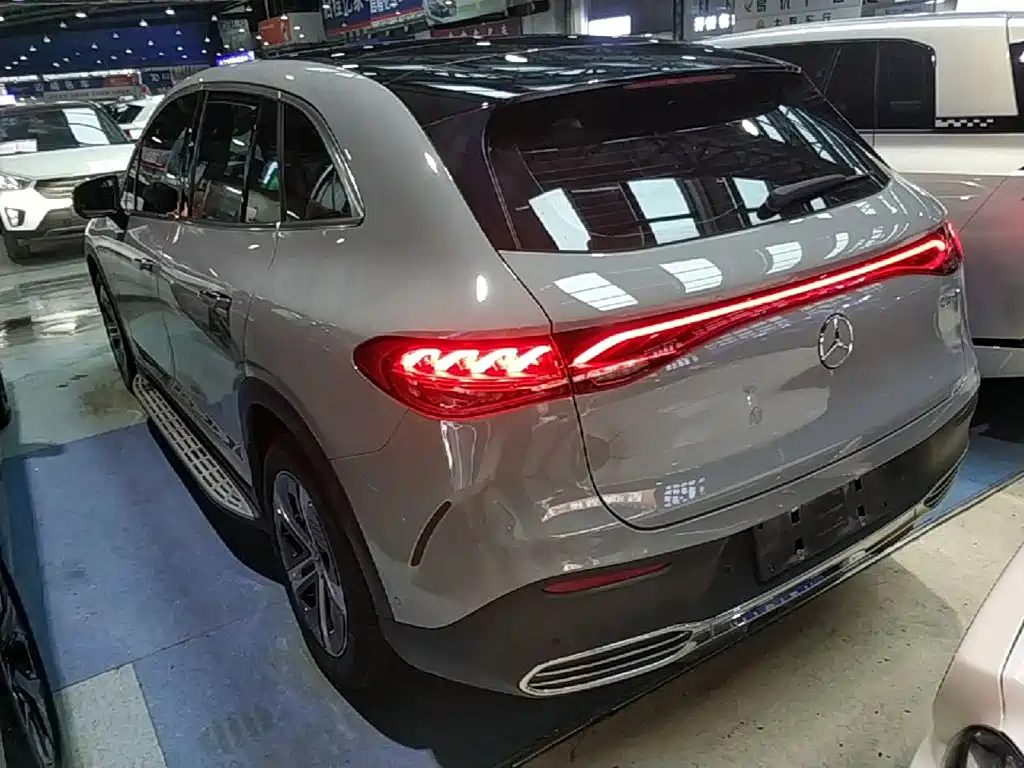 Mercedes-Benz EQE SUV — миниатюра 5