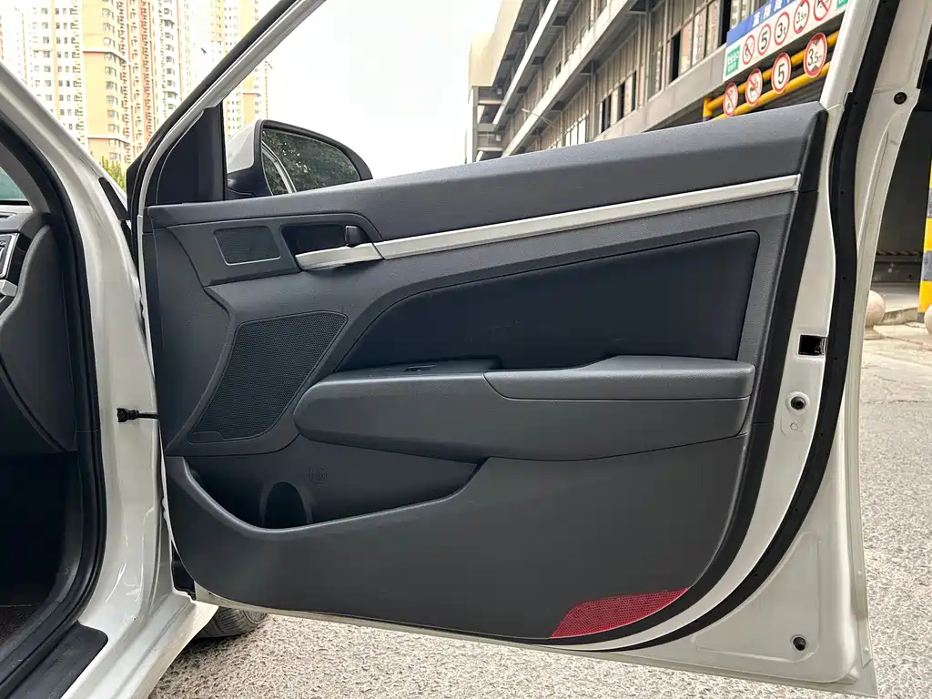Hyundai Elantra — миниатюра 18