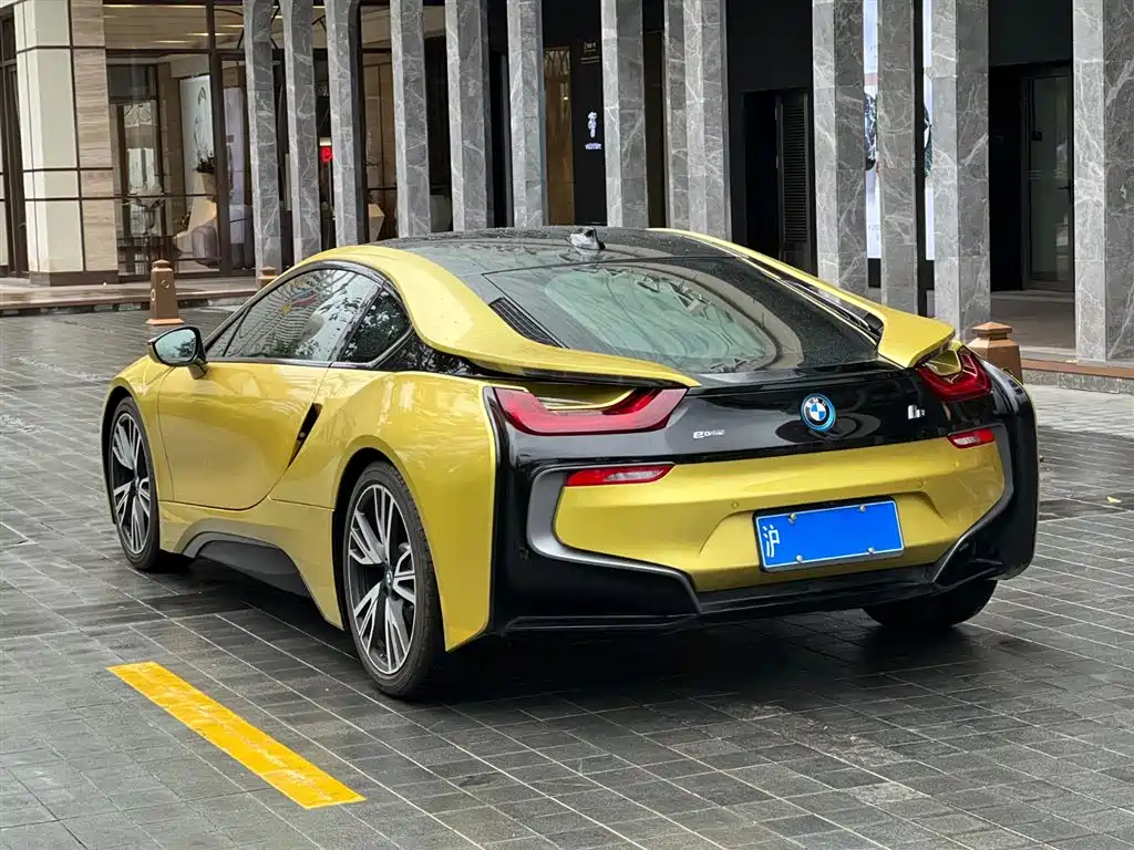 BMW I8
