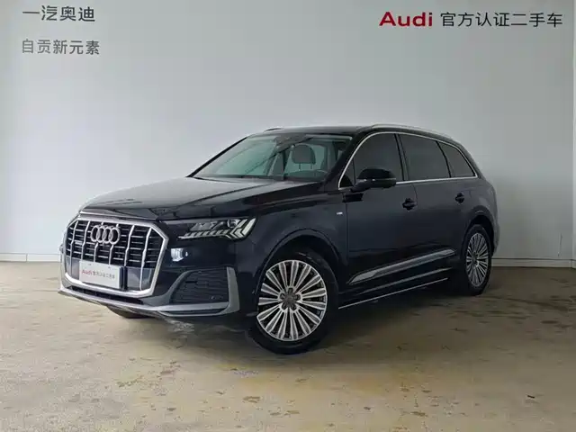 AUDI Q7 2021