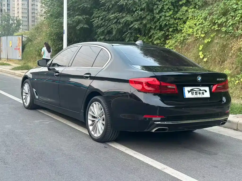 BMW 5 Series — миниатюра 9