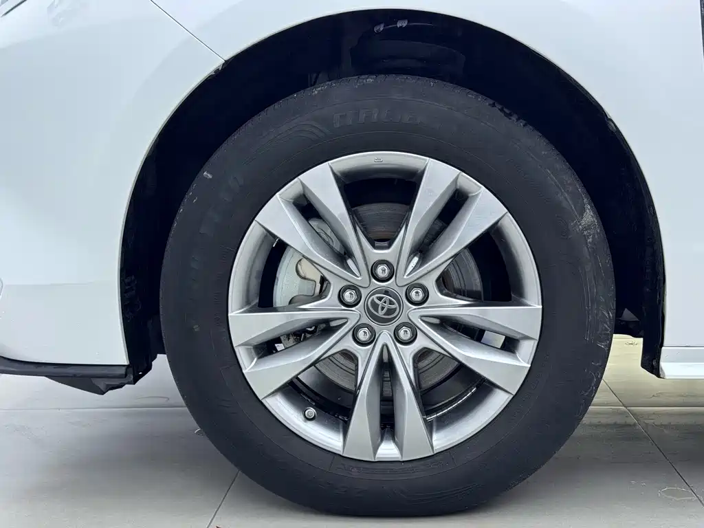 Toyota Sienna — миниатюра 17