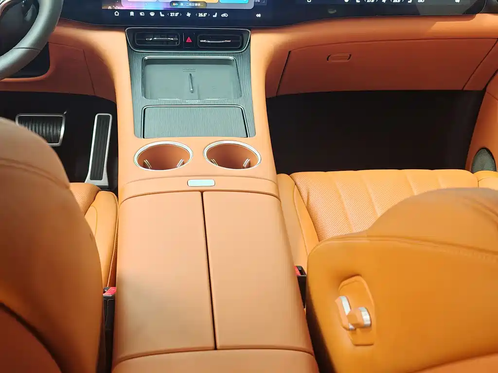 AITO ASK THE WORLD M8