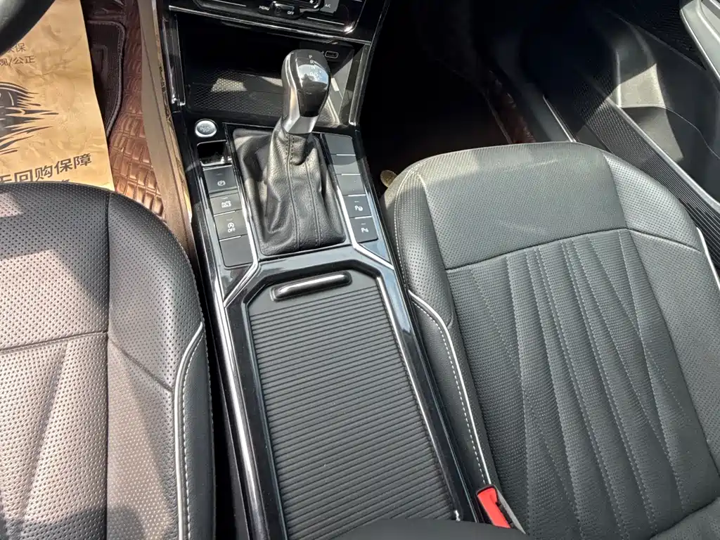 Volkswagen Passat 2022 330TSI Luxury