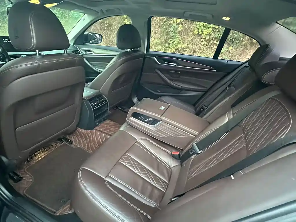 BMW 5 Series — миниатюра 5