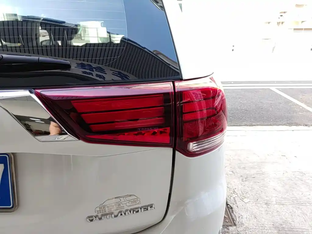 Mitsubishi Outlander — миниатюра 8