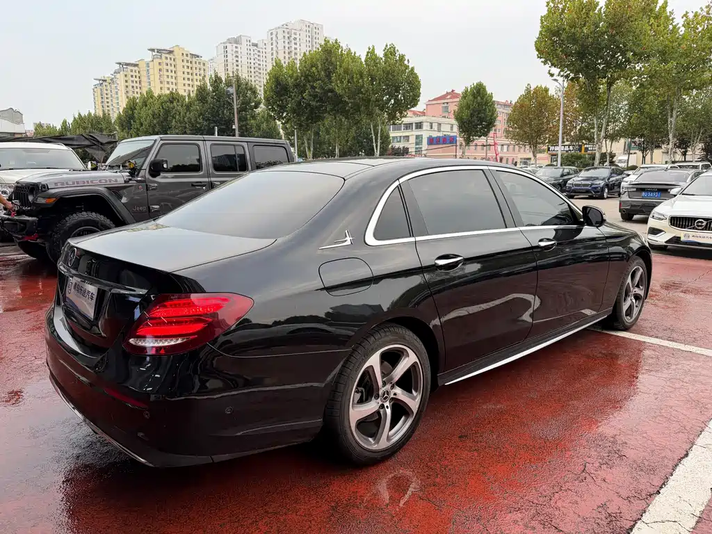 Mercedes-Benz E-Class — миниатюра 6