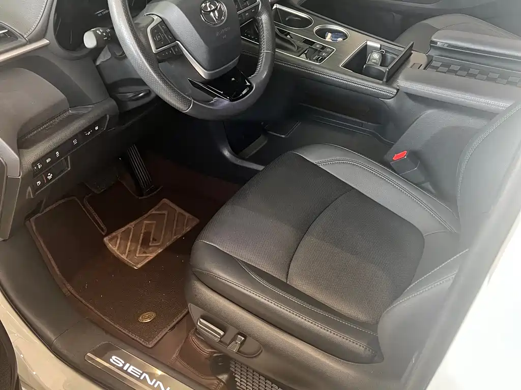 TOYOTA SIENNA