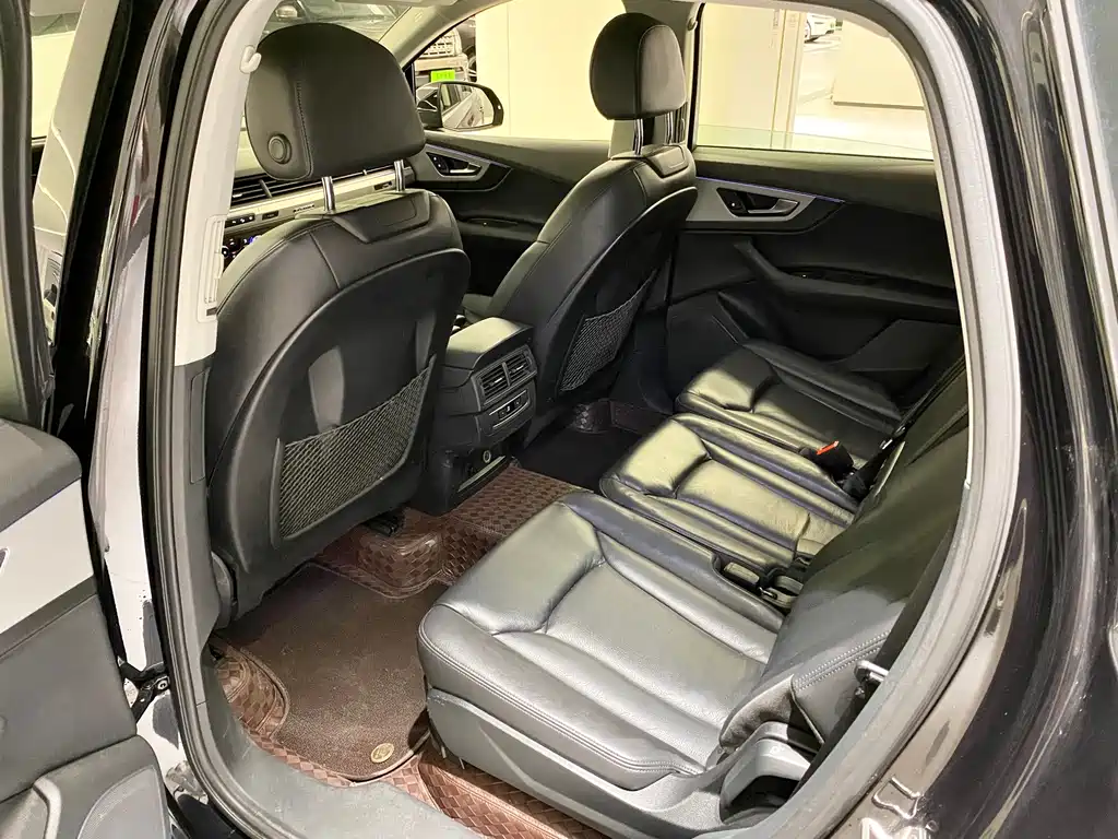Audi Q7 — миниатюра 10