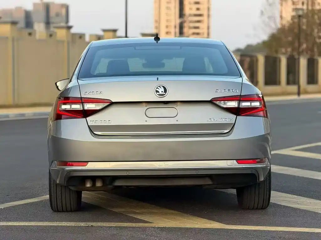 Skoda Superb — миниатюра 13