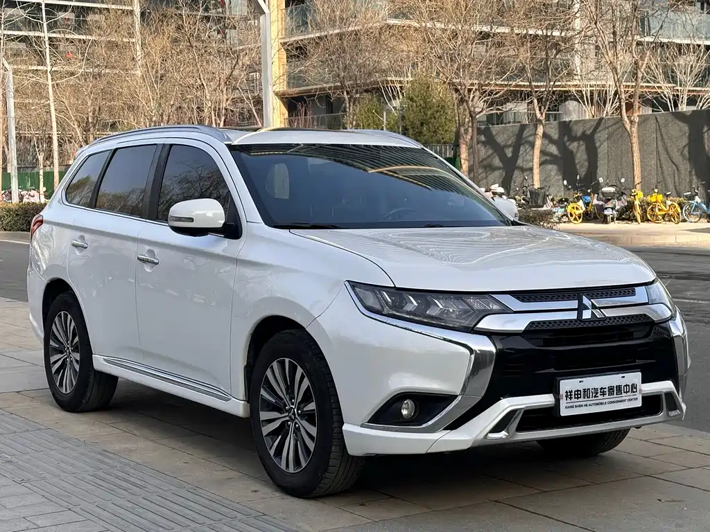 MITSUBISHI OUTLANDER