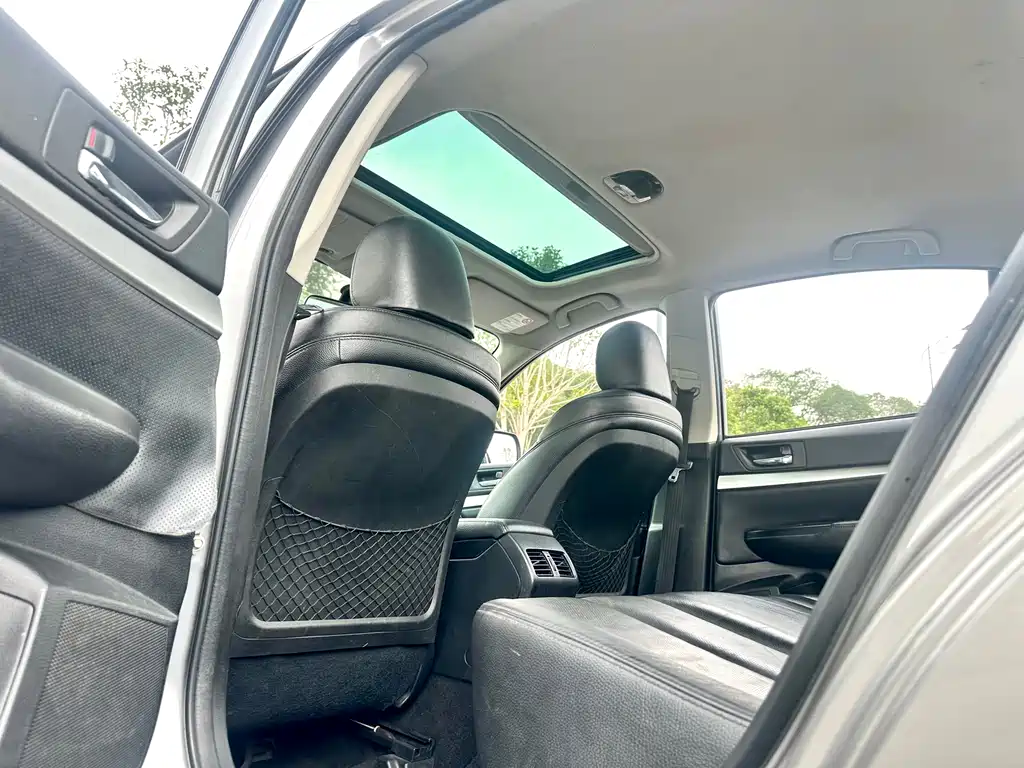 Subaru Legacy 2.0i Luxury Edition, фото 27