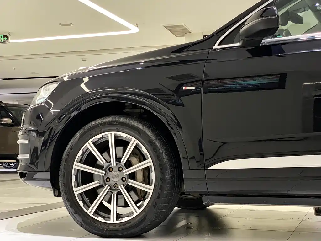 Audi Q7 — миниатюра 7
