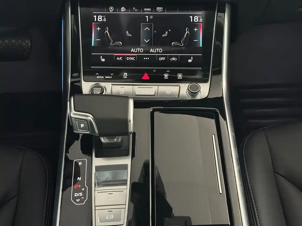 Audi Q7 2024 45 TFSI quattro S line