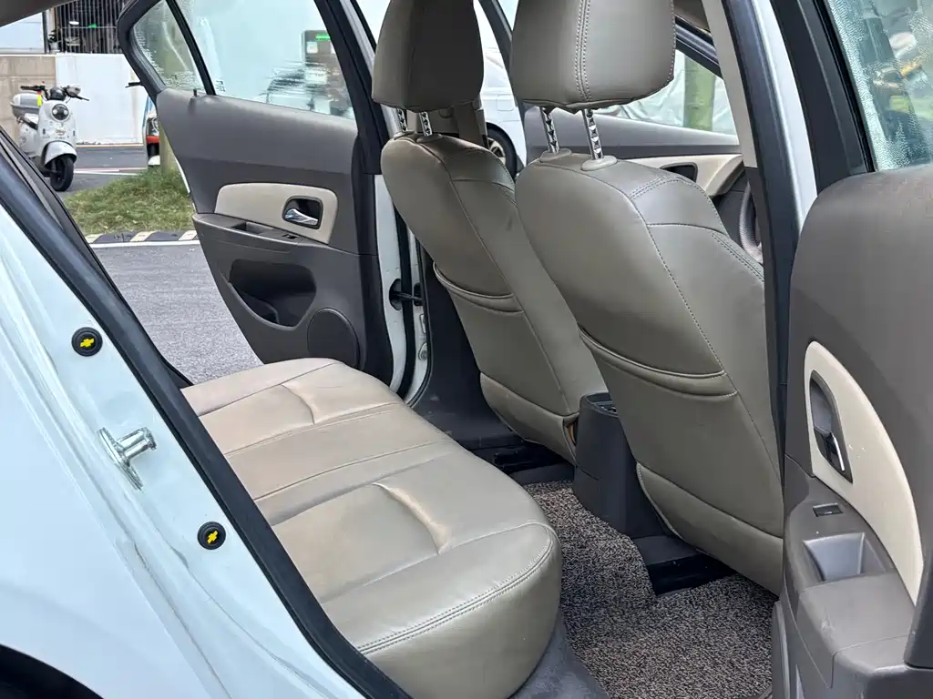 Chevrolet Cruze — миниатюра 10