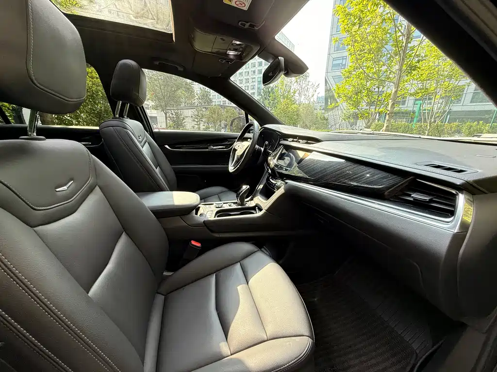 Cadillac XT6 2022 2.0T мест Luxury