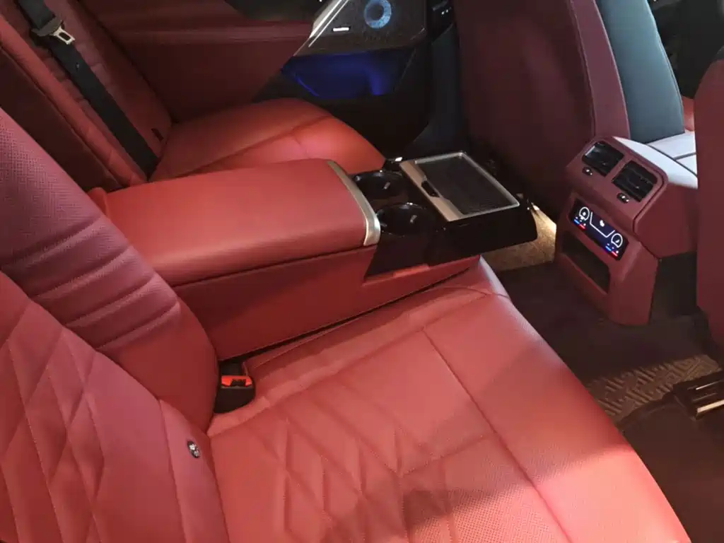 BMW 5 Series — миниатюра 10