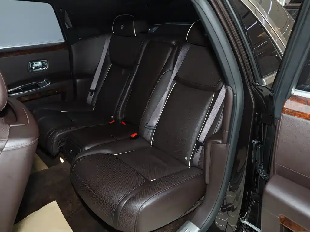 Rolls-Royce Ghost — миниатюра 12