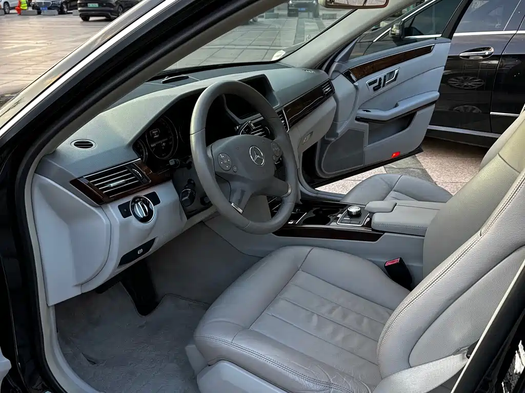 Mercedes-Benz E-Class — миниатюра 10